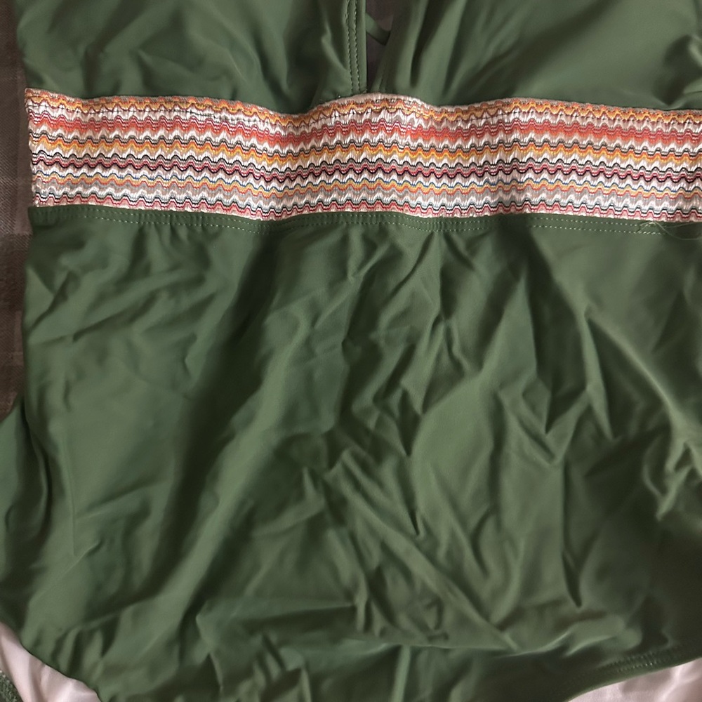 NIP Green Long Sleeve One Piece Swimsuit Size M - Picture 5 of 5